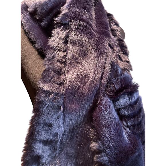 NWT Banana Republic Faux Fur Deep Blue Scarf, One Size - Picture 3 of 4
